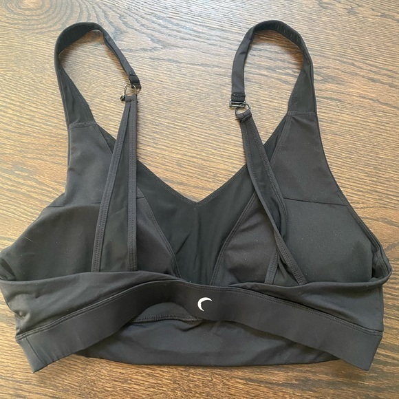 Zyia Adjustable Mesh bra in black wear two ways - Picture 3 of 6